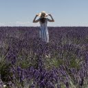 Girl and flower field  screen for extension Chrome web store in OffiDocs Chromium