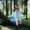 Girl by the tree  screen for extension Chrome web store in OffiDocs Chromium