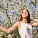 girl in plum blossom garden  screen for extension Chrome web store in OffiDocs Chromium