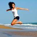 Girl jumping on the beach  screen for extension Chrome web store in OffiDocs Chromium