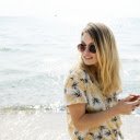 Girl on the beach  screen for extension Chrome web store in OffiDocs Chromium