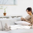 Girl on the sofa  screen for extension Chrome web store in OffiDocs Chromium