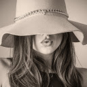 Girl wearing a hood  screen for extension Chrome web store in OffiDocs Chromium