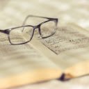 Glasses and book  screen for extension Chrome web store in OffiDocs Chromium