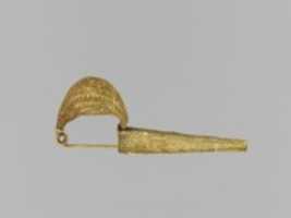 Free download Gold sanguisuga-type fibula (safety pin) with patterns in granulation free photo or picture to be edited with GIMP online image editor