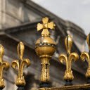 Gold Steel Candle Holder in Tilt Shift Lens  screen for extension Chrome web store in OffiDocs Chromium