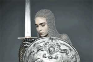 Scarica gratuitamente la foto o l'immagine gratuita di Grimes in Armor (GIF) da modificare con l'editor di immagini online GIMP