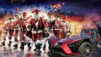 Unduh gratis Group Of Santas And Slingshot foto atau gambar gratis untuk diedit dengan editor gambar online GIMP