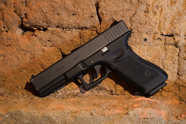 دانلود رایگان تصویر تفنگ دستی gun glock airsoft رایگان برای ویرایش با ویرایشگر تصویر آنلاین رایگان GIMP