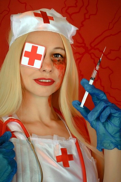 Bezpłatne pobieranie halloween cosplay pielęgniarka strzykawka darmowe zdjęcie do edycji za pomocą bezpłatnego internetowego edytora obrazów GIMP