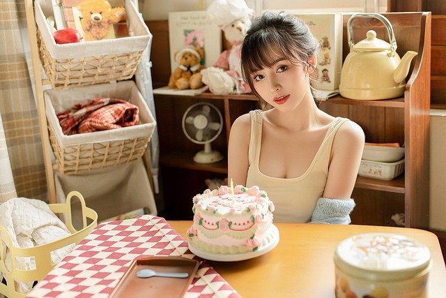 Free download happy birthday woman cake candle free picture to be edited with GIMP free online image editor