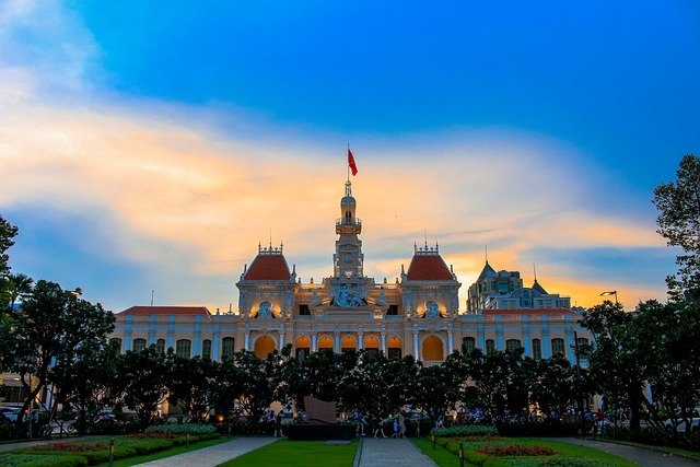 Kostenloser Download des Rathausgebäudes von Ho Chi Minh Kostenloses Bild, das mit dem kostenlosen Online-Bildeditor GIMP bearbeitet werden kann