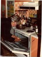 বিনামূল্যে ডাউনলোড করুন Horace at the stove make breakfast, Olin St. বিনামূল্যে ফটো বা ছবি GIMP অনলাইন ইমেজ এডিটর দিয়ে সম্পাদনা করা হবে