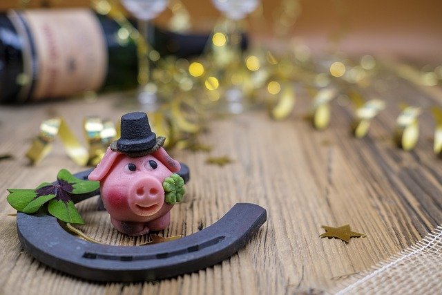 Free download horseshoe four leaf clover lucky pig free picture to be edited with GIMP free online image editor