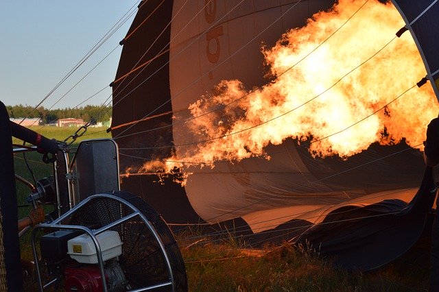 Bezpłatne pobieranie balonu na gorące powietrze z palnika na ogień darmowe zdjęcie do edycji za pomocą bezpłatnego internetowego edytora obrazów GIMP