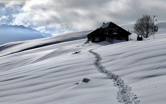 Descărcare gratuită casă sezon de iarnă zăpadă în aer liber imagine gratuită pentru a fi editată cu editorul de imagini online gratuit GIMP