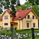 House with red roof painted yellow  screen for extension Chrome web store in OffiDocs Chromium