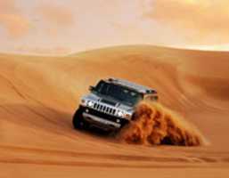 Faça o download gratuito do safari no deserto do Hummer Dubai foto ou imagem gratuita para ser editada com o editor de imagens on-line do GIMP