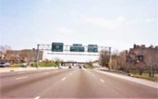 Unduh gratis Interstate 44 East at Exit 288, Grand Blvd exit (1992) foto atau gambar gratis untuk diedit dengan editor gambar online GIMP