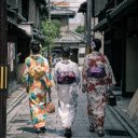 Kimonos Grace Along the Winding Lane  screen for extension Chrome web store in OffiDocs Chromium