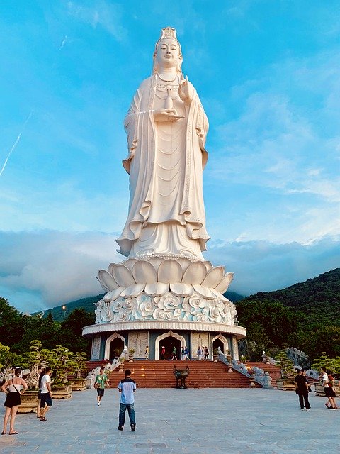 Descărcare gratuită lady buddha da nang vietnam buddha imagine gratuită pentru a fi editată cu editorul de imagini online gratuit GIMP