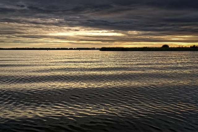 قم بتنزيل صورة مجانية لموجات البحيرة والأفق والغيوم وضوء الشمس لتحريرها باستخدام محرر الصور المجاني عبر الإنترنت GIMP