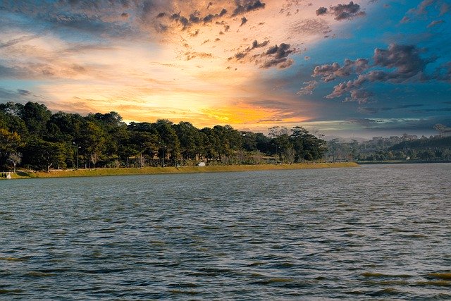 הורדה חינם של lake xuan huong da lat vietnam sky תמונה בחינם לעריכה עם עורך תמונות מקוון בחינם של GIMP