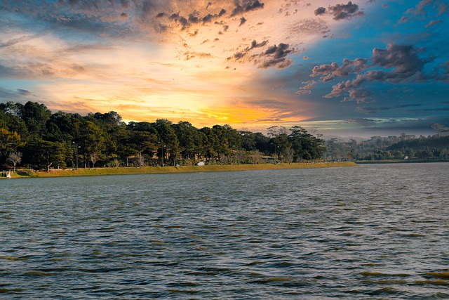 Muat turun percuma gambar percuma lake xuan huong da lat vietnam sky untuk diedit dengan editor imej dalam talian percuma GIMP