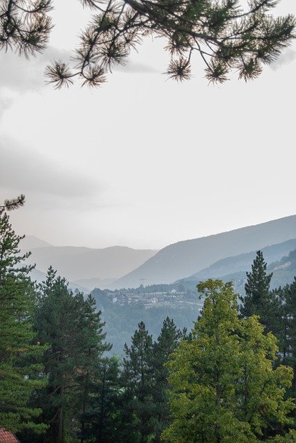 Descarga gratis paisaje montañas árboles follaje imagen gratis para editar con GIMP editor de imágenes en línea gratuito