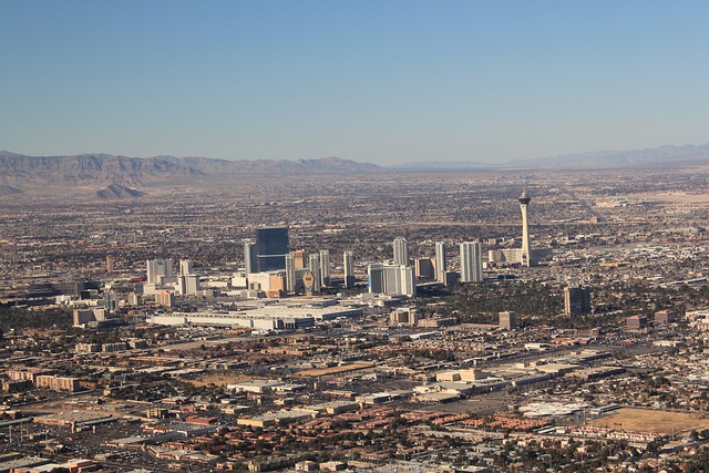 يمكنك تنزيل صورة مجانية لمدينة لاس فيغاس سيتي سكيب لتحريرها باستخدام محرر الصور المجاني عبر الإنترنت من GIMP