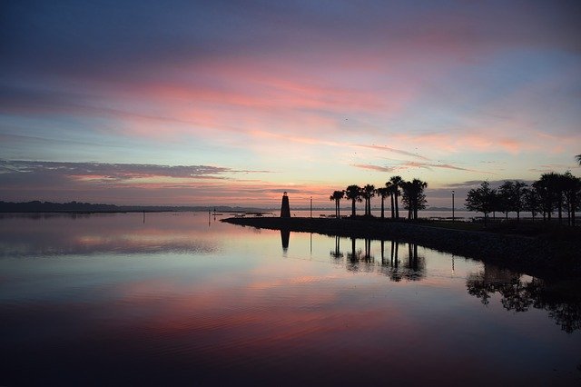 دانلود رایگان Lighthouse Sunrise Trees Palm - عکس یا تصویر رایگان قابل ویرایش با ویرایشگر تصویر آنلاین GIMP