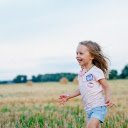 Little girl walking  screen for extension Chrome web store in OffiDocs Chromium