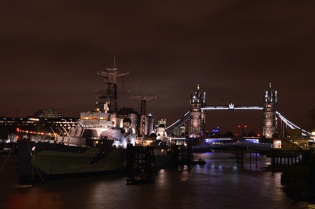 免费下载伦敦桥夜城河免费图片以使用 GIMP 免费在线图像编辑器进行编辑