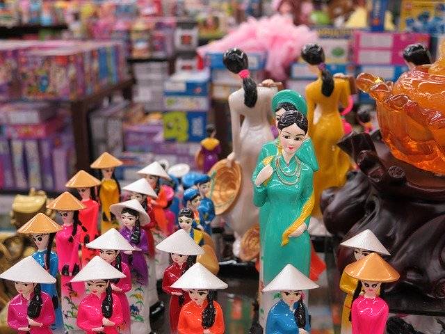 Unduh gratis Porselen Boneka Toko Buku Mantel Panjang - foto atau gambar gratis untuk diedit dengan editor gambar online GIMP