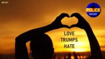 Gratis download Love Trumps Hate gratis foto of afbeelding om te bewerken met GIMP online afbeeldingseditor