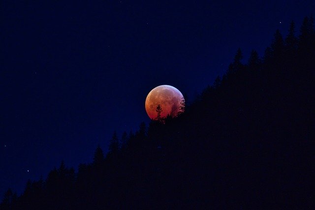 Bezpłatne pobieranie darmowego szablonu zdjęć Lunar Eclipse Super Moon Blood do edycji za pomocą internetowego edytora obrazów GIMP