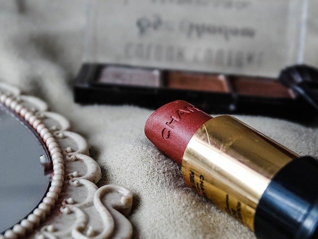 Free download makeup mirror lipstick woman free picture to be edited with GIMP free online image editor