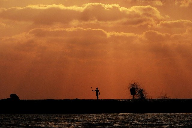 김프 무료 온라인 이미지 편집기로 편집할 수 있는 무료 다운로드 남자 셀카 파도 바다 무료 사진