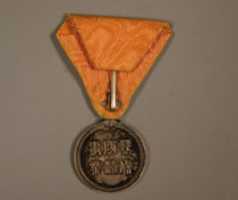 قم بتنزيل صورة مجانية من Medal of Honor أو صورة مجانية ليتم تحريرها باستخدام محرر الصور عبر الإنترنت GIMP