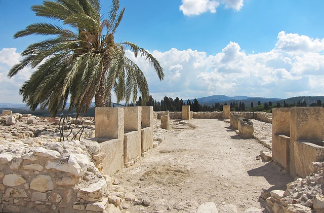 قم بتنزيل megiddo صورة حصان قديم مستقر مجانًا ليتم تحريرها باستخدام محرر الصور المجاني عبر الإنترنت من GIMP