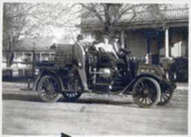 Descărcare gratuită Metropolis IL Illinois Fire Department International 1921~ Fire Engine gratuită fotografie sau imagine pentru a fi editată cu editorul de imagini online GIMP