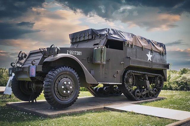 Descargue gratis la imagen gratuita del ejército de la Segunda Guerra Mundial del vehículo militar para editar con el editor de imágenes en línea gratuito GIMP