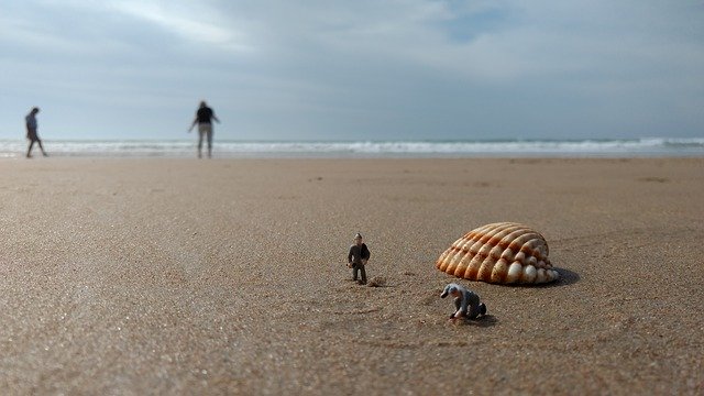 Free download miniature figures water vacations free picture to be edited with GIMP free online image editor