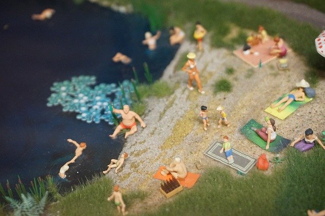 Kostenloser Download Miniature Lake Bathers - kostenloses Foto oder Bild zur Bearbeitung mit GIMP Online-Bildbearbeitung