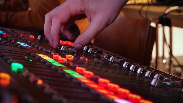 Unduh gratis mixer audio sound studio music gambar gratis untuk diedit dengan editor gambar online gratis GIMP