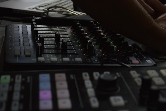 Kostenloser Download Mixer DJ Sounds Musik Kostenloses Bild, das mit dem kostenlosen Online-Bildeditor GIMP bearbeitet werden kann