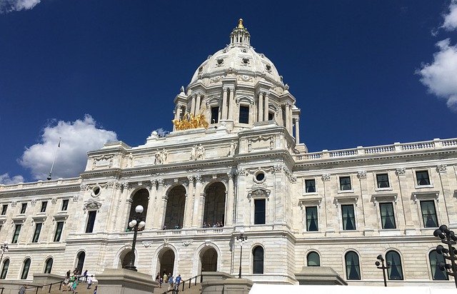 Téléchargement gratuit de l'image gratuite du quadrige doré du Capitole de l'État du Minnesota à modifier avec l'éditeur d'images en ligne gratuit GIMP