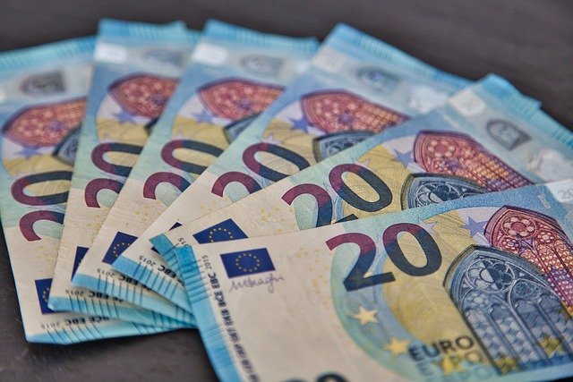 Download gratuito di denaro sembra valuta euro finanza immagine gratuita da modificare con l'editor di immagini online gratuito GIMP