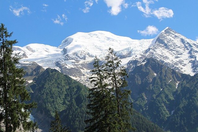 Scarica gratuitamente l'immagine gratuita delle montagne di Chamonix del Monte Bianco da modificare con l'editor di immagini online gratuito GIMP