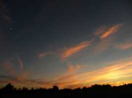 ดาวน์โหลดรูปภาพหรือรูปภาพ Moon and Sunset at Urbana ฟรีเพื่อแก้ไขด้วยโปรแกรมแก้ไขรูปภาพออนไลน์ GIMP